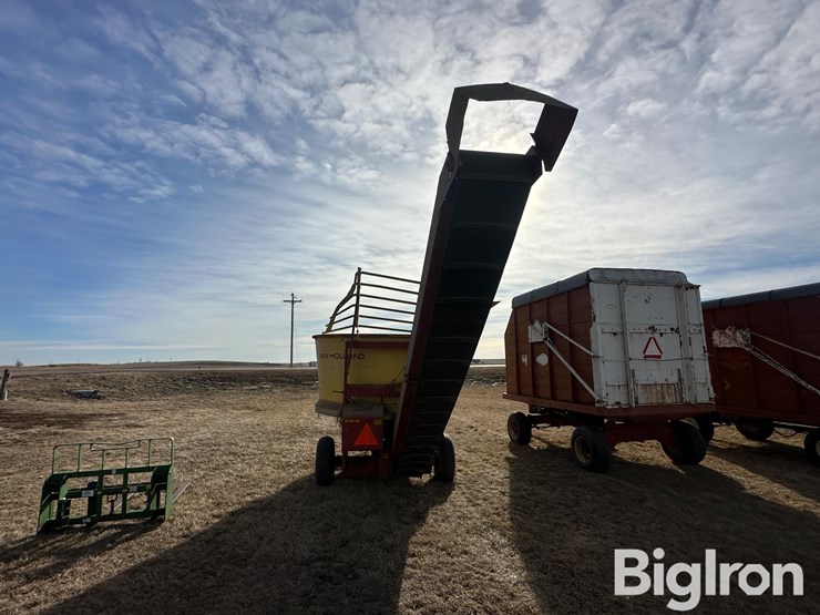 new-holland-390-image-6