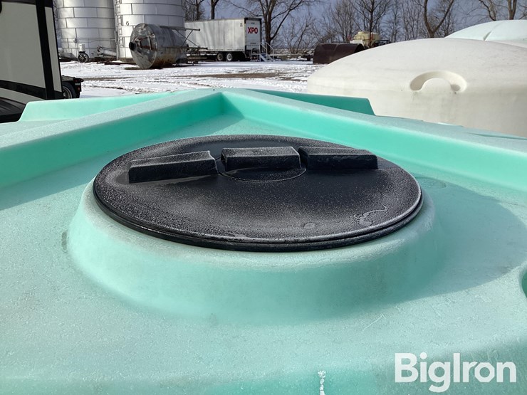 1,500-gallon-water/liquid-fertilizer-vertical-tank-image-11