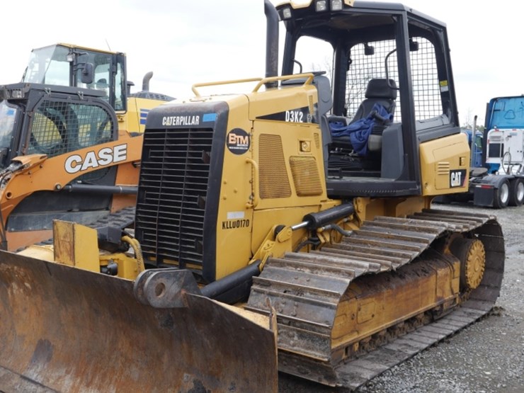 2005-caterpillar-d3-image-1