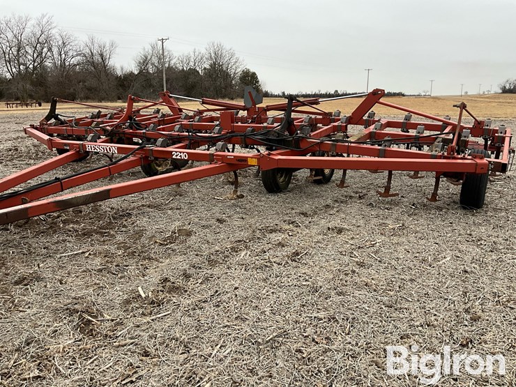 hesston-2210-image-9