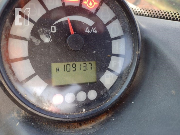 2021-deere-304l-image-6