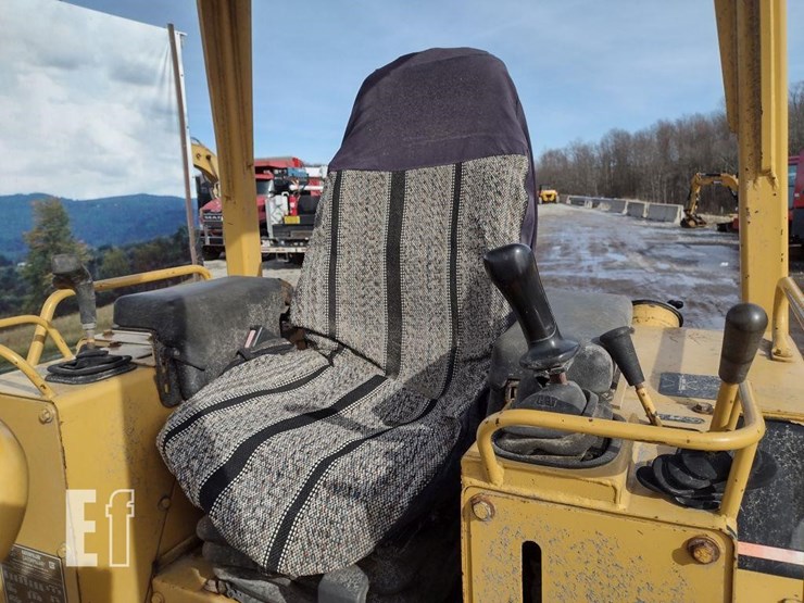 1998-caterpillar-d4c-xl-image-12