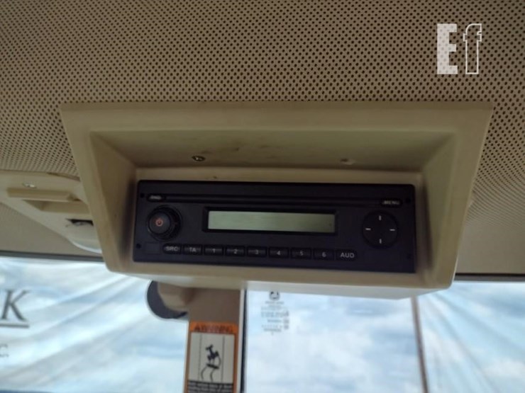 2014-john-deere-6140m-image-9