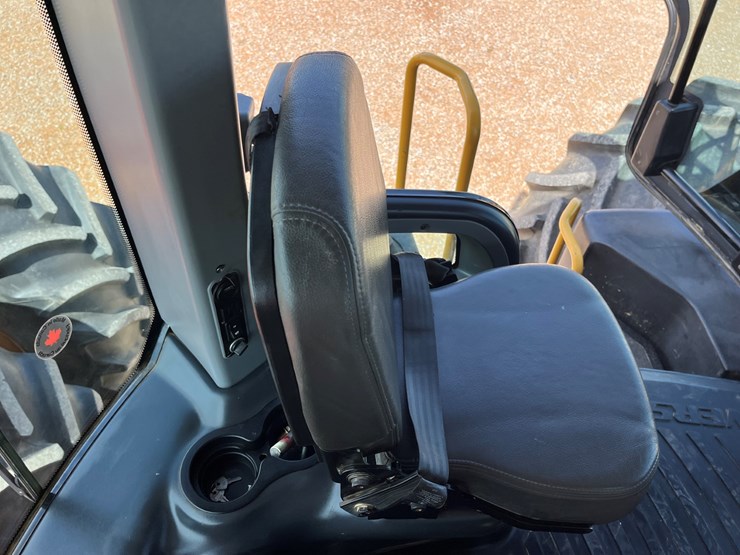 2017-versatile-610-image-24