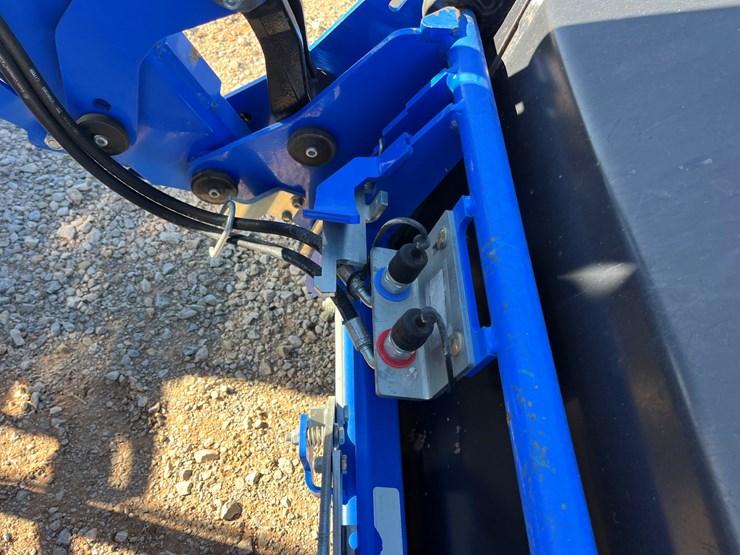 2014-new-holland-t6.175-image-11