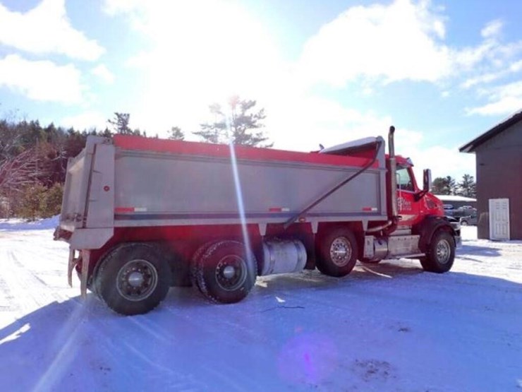 2016-peterbilt-567-image-5