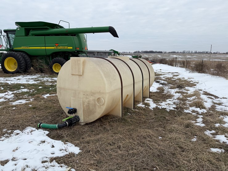 #1015-•-1600-gal-poly-tank-image-3