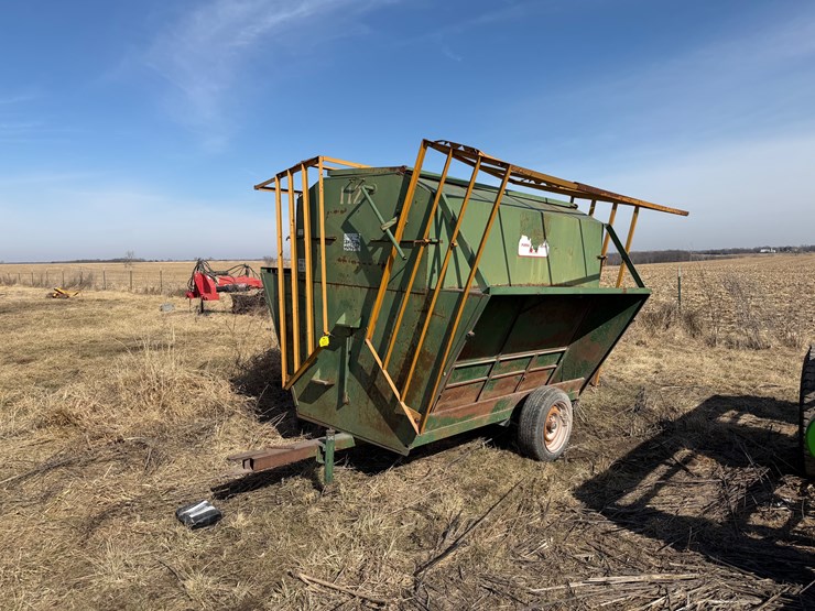 #1071-•-calf-creep-feeder-image-2