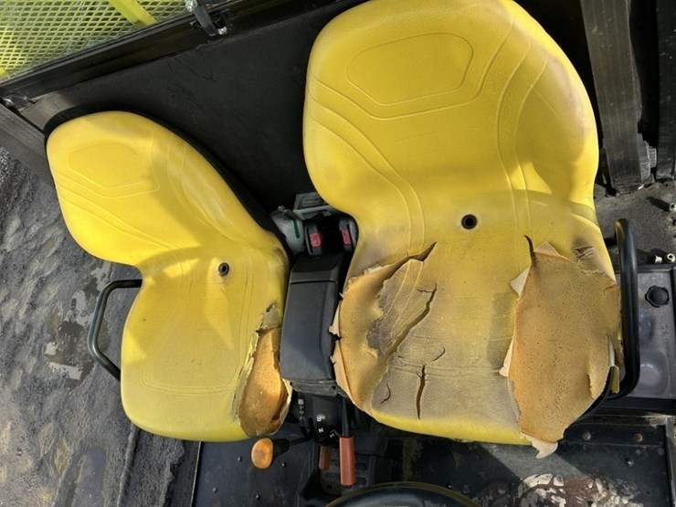 2012-john-deere-gator-xuv-625i-image-16