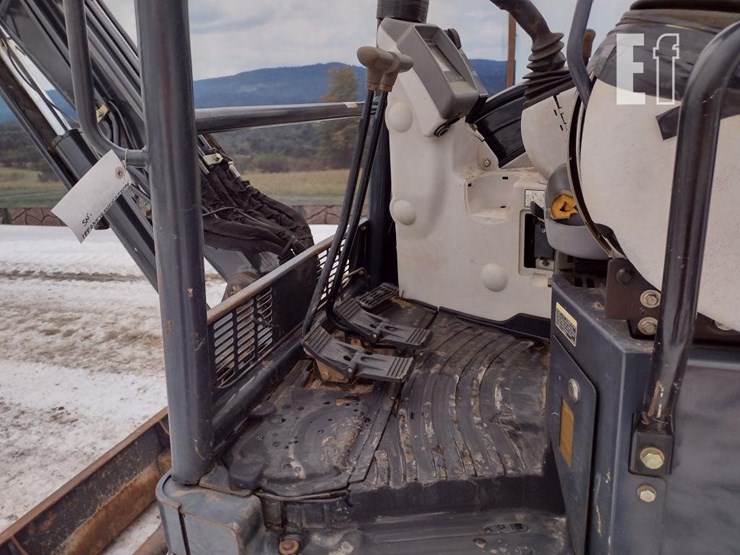 2016-deere-35g-image-11