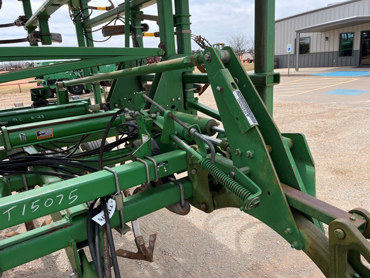 2005-john-deere-2410-image-2