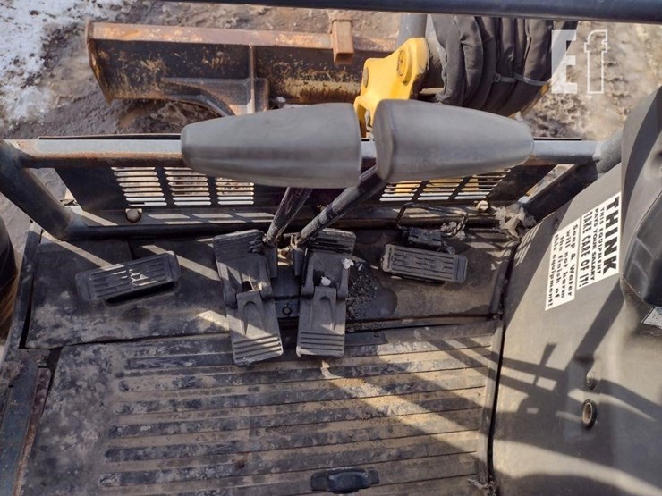 2013-deere-35d-image-7