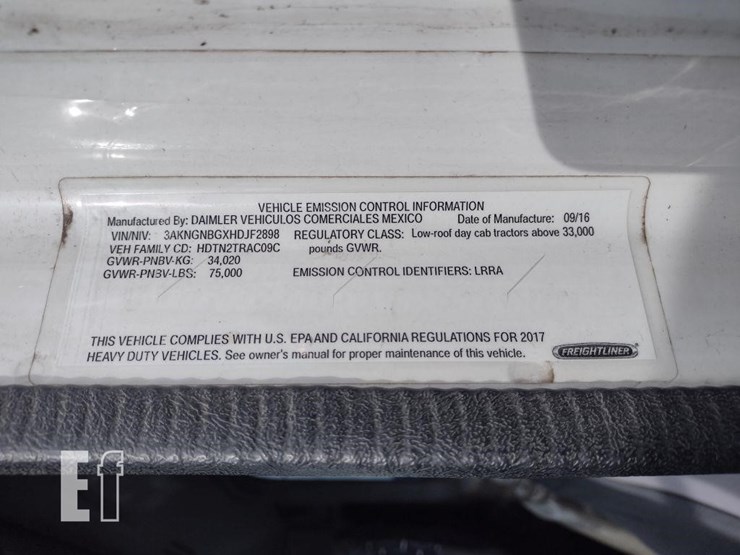 2017-freightliner-122sd-image-5