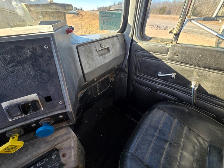 1999-mack-rd690s-image-76