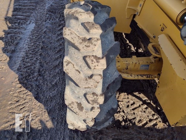 2018-deere-410l-image-24