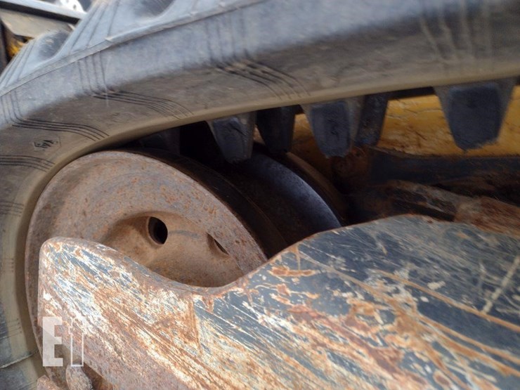 2019-deere-317g-image-25