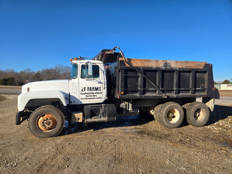 1999-mack-rd690s-image-7