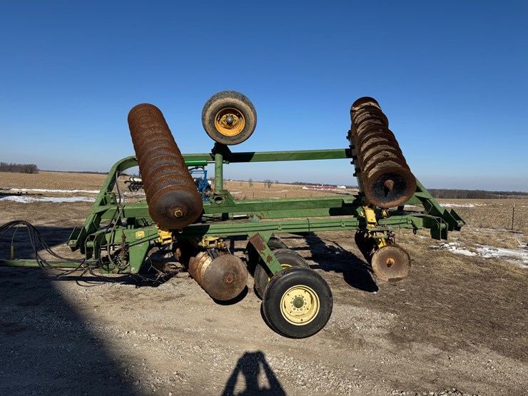 john-deere-220-image-6