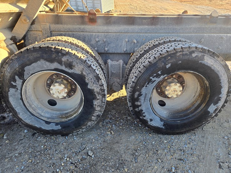 1999-mack-rd690s-image-100