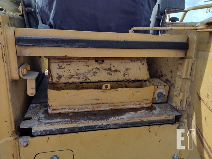 1998-caterpillar-d4c-xl-image-38