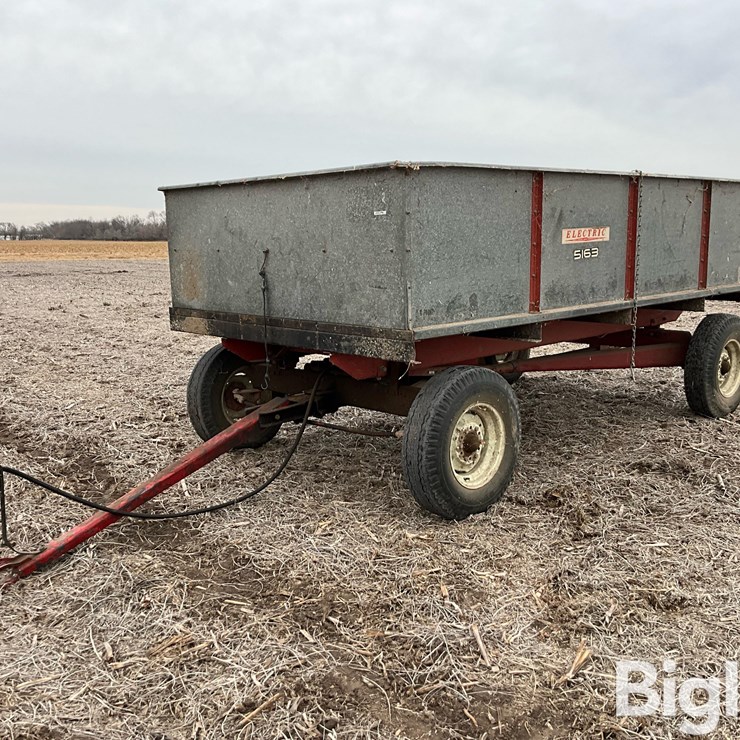 Electric 5163 12’ Harvest Wagon W/Hoist