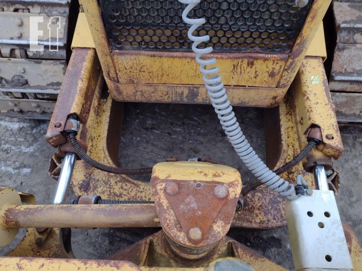 2006-caterpillar-d6n-xl-image-16