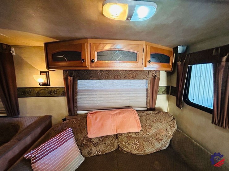 2011-keystone-hornet-platinum-31rbds-t/a-camper-trailer-image-65