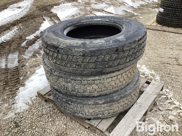 11r22.5-tires-image-3