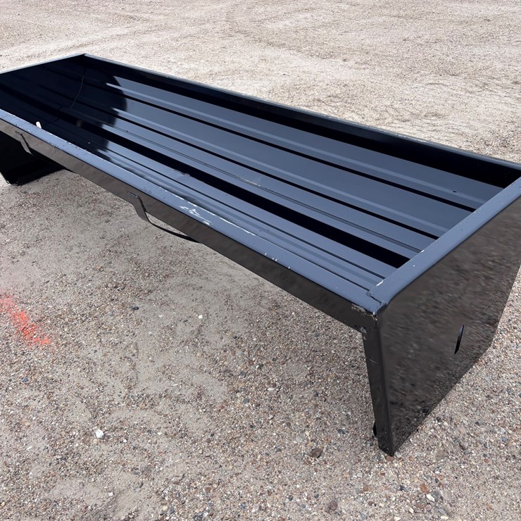 #975 • CATTLE FEEDER