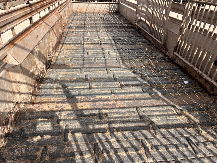 #t8410-•-2010-gn-stock-trailer-image-11