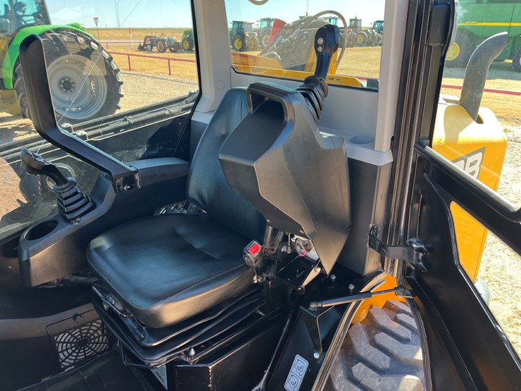 2020-jcb-3ts-8w-image-15