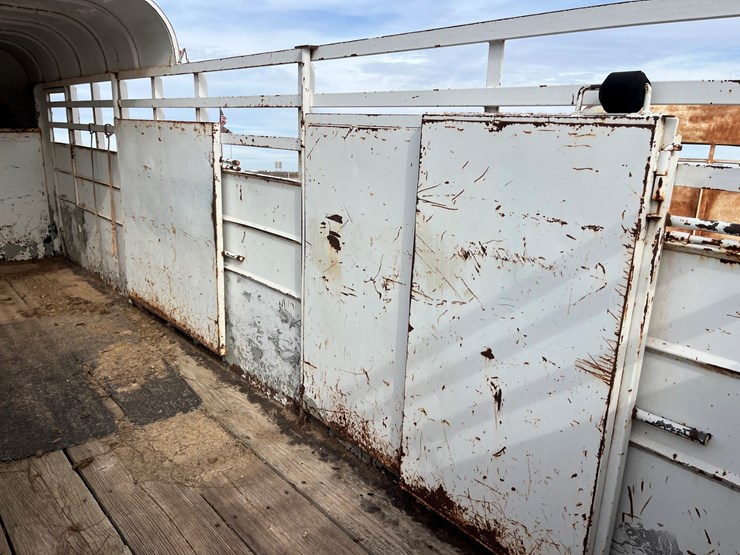 #t8405-•-stock-trailer-image-9