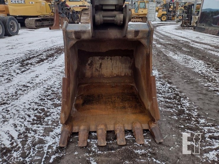 2022-case-cx250d-image-18