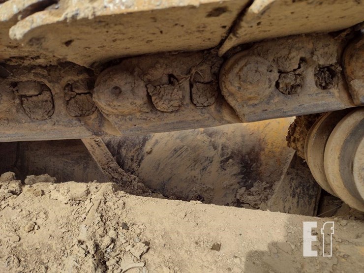 2008-deere-750j-lt-image-26