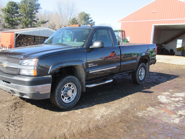 2004-chevrolet-2500-image-1