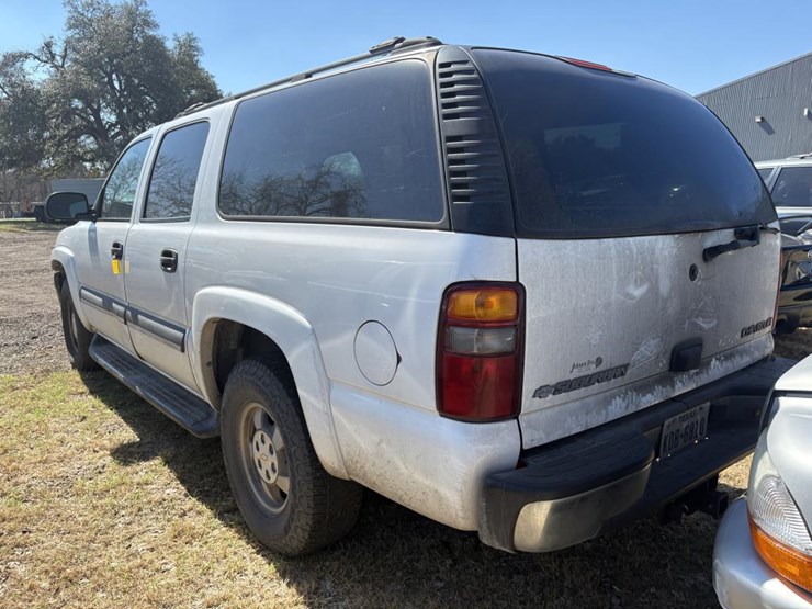 2002-chevrolet-suburban-image-9