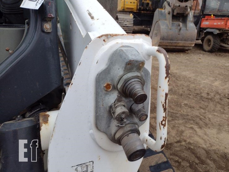 2017-bobcat-t740-image-17