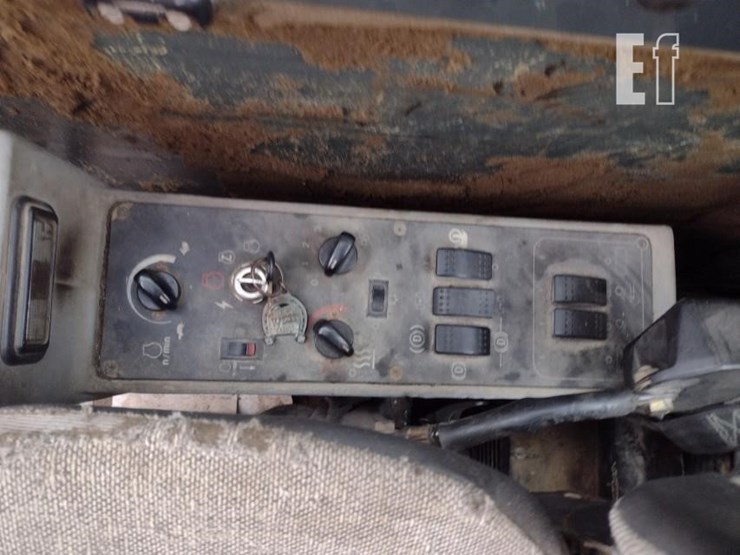 2005-gradall-xl3300-image-10