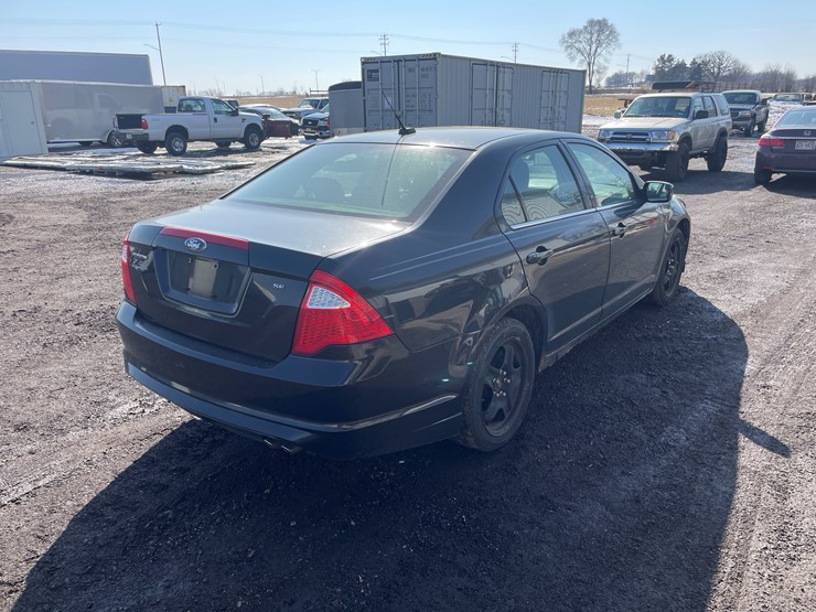 #2028-•-2010-ford-fusion-se-sedan-(with-wi-title)-image-4