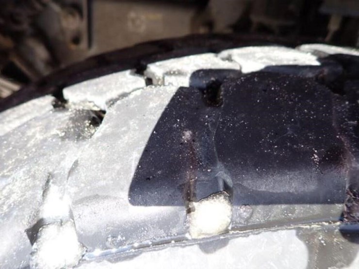 2016-peterbilt-567-image-59