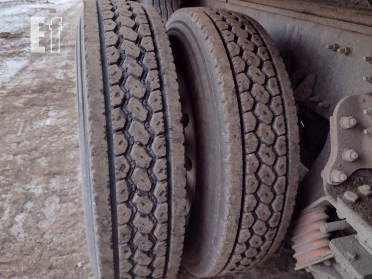 12-volvo-vhd-dump-truck^title^-image-26