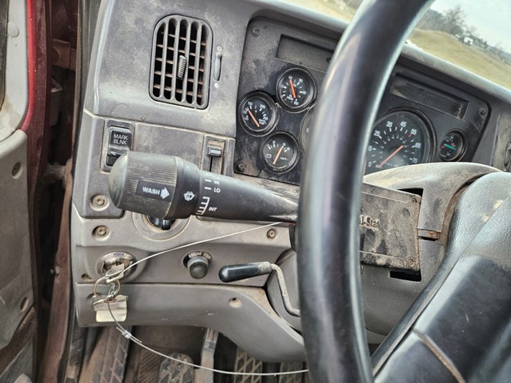 2000-caterpillar-c13-image-46