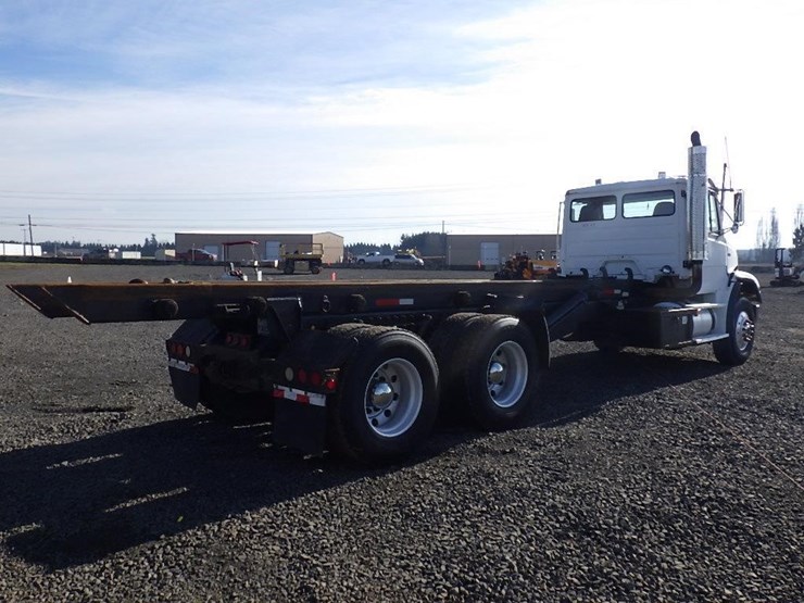 1999-freightliner-fl112-image-5