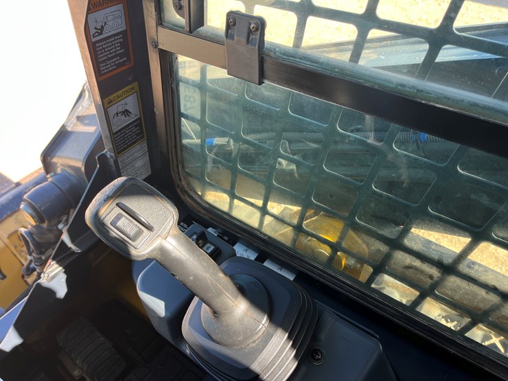 2019-deere-317g-image-17