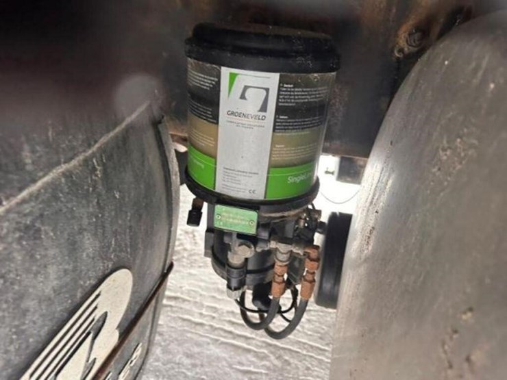 2018-freightliner-114sd-image-61