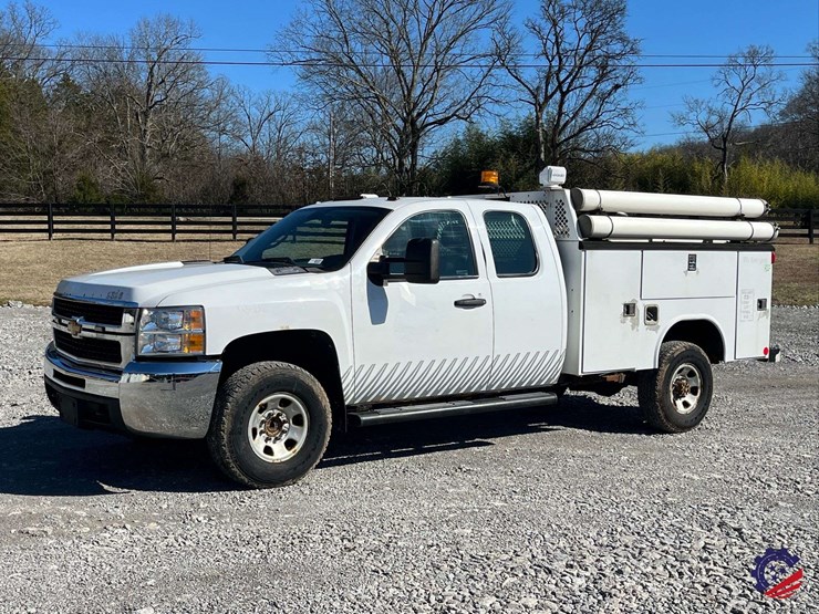 2010-chevrolet-silverado-s/a-service-truck-image-1