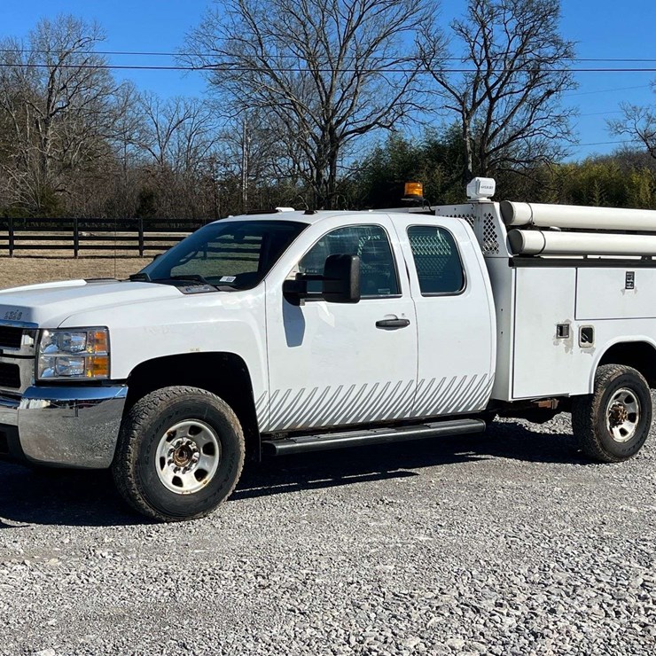 2010 CHEVROLET Silverado S/A Service Truck