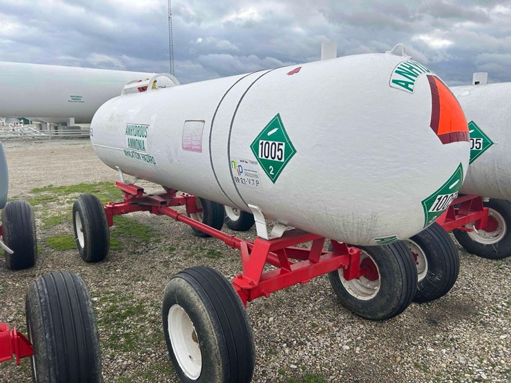 1000-gal.-nh3-tank-on-gear-#61-sells-offsite-image-8
