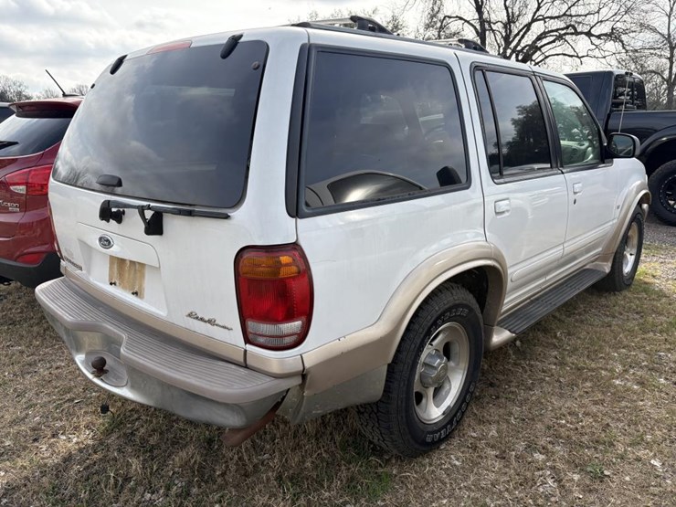 2000-ford-explorer-eddie-bauer-image-6