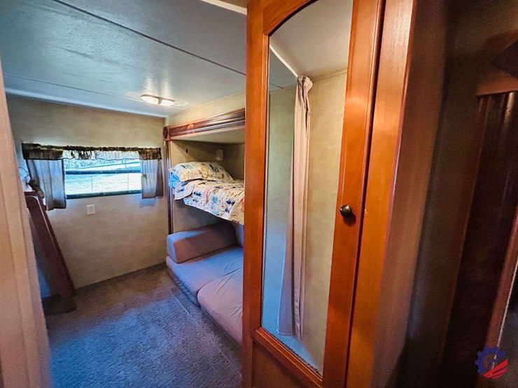 2011-keystone-hornet-platinum-31rbds-t/a-camper-trailer-image-91